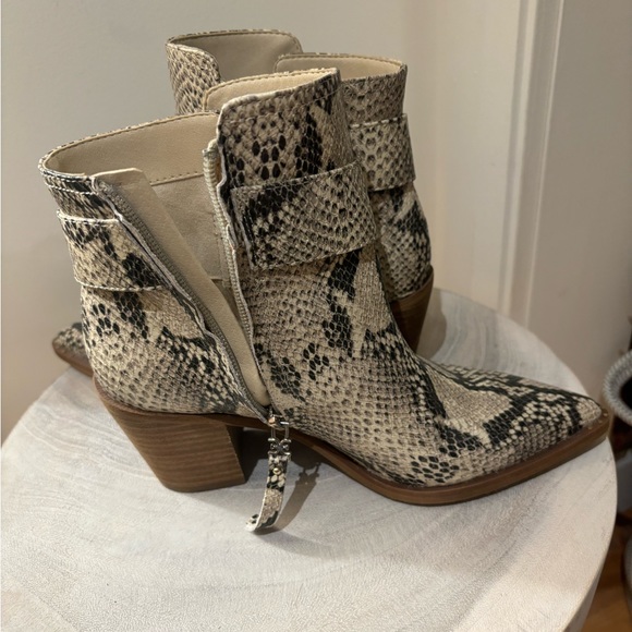 Size 6 Sam Edelman snake skin print leather western booties - Picture 5 of 8
